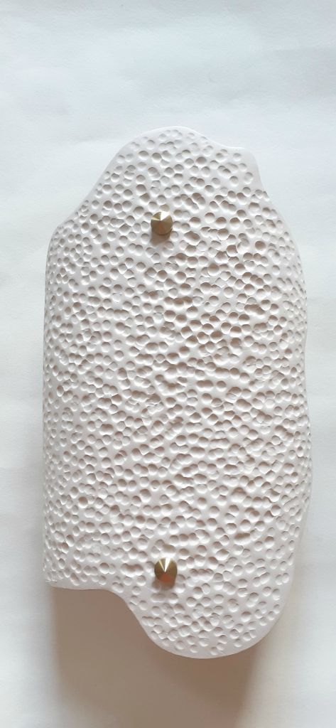 Faïence blanche -  motif cratere / white earthenware - crater pattern